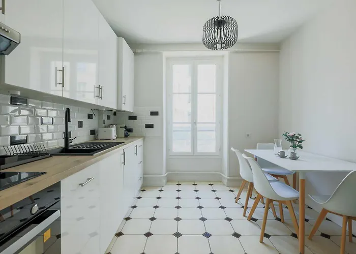 Modern - 2br- 4p - Champ-de-mars *