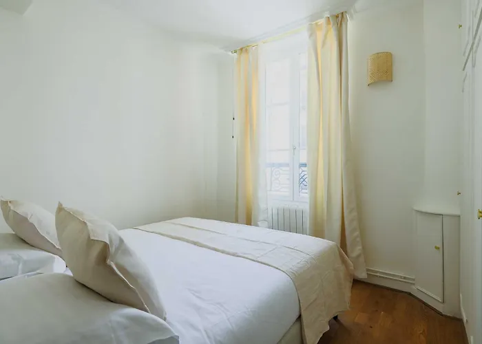 Modern - 2br- 4p - Champ-de-mars *
