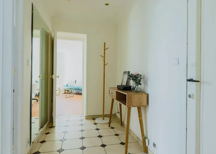 Modern - 2br- 4p - Champ-de-mars *