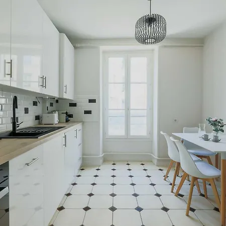 Modern - 2br- 4p - Champ-de-mars *