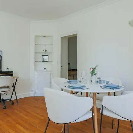 Modern - 2br- 4p - Champ-de-mars Apartment