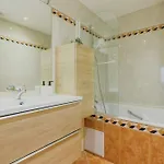 Modern - 2br- 4p - Champ-de-mars Daire
